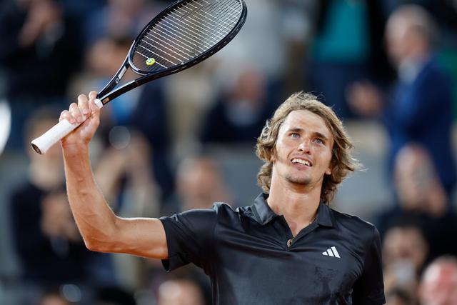 西班牙网球队轻取意大利网球队,兹维列夫惊艳世界的简单介绍 西班牙网球队轻取意大利网球队,兹维列夫惊艳世界的简单介绍